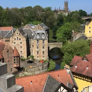 Apartment - With Balcony And Secure Garage Parking, Edinburgh